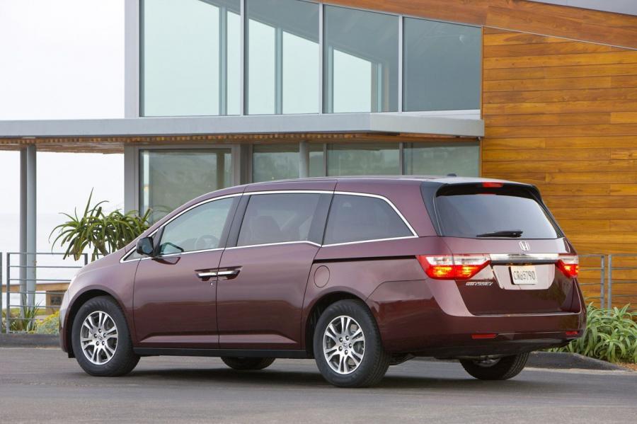  Honda Odyssey Touring Elite 2011 года  (фото 15 из 19)